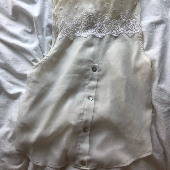 Sleeveless women’s blouse - Picture 3 of 3